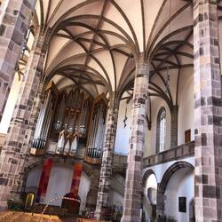 St. Wolfgang oben auf der Kuppe von Schneeberg, eine Hallenkirche wie die Soester Wiesenkirche