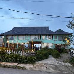 Herziges Café/ Homestay