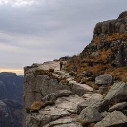 Weg entlang der Klippe