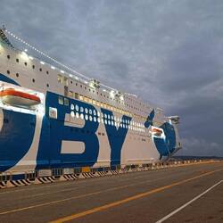 Moby Legacy-550 Kabinen -max. 2500 Passagiere und ca. 4 km Platz für Fahrzeuge