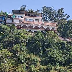 unser Hotel vom Tempel im Ort aus