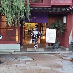 In Kanazawa gab es auch viele Läden, bei denen man sich Kimonos ausleihen konnte