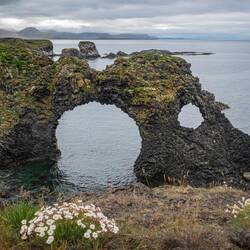 Gatklettur ("Hellnar Arch").