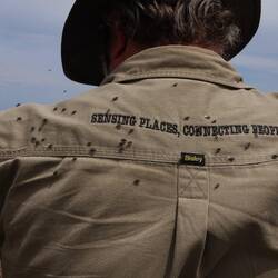 Die Fliegen sind hier noch schlimmer als am Lake Tyrell