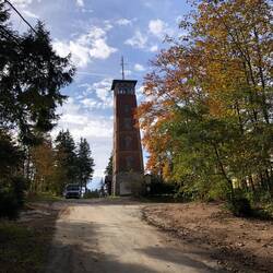 Der Turm auf dem Kuhberg- im Winter sind hier Loipen
