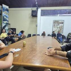 Bisschen Kartenspielen während wir "anstanden" für unsere Tickets 🫶🏽