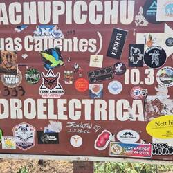 Nett hier. Und jetzt noch 10km an den Gleisen entlang