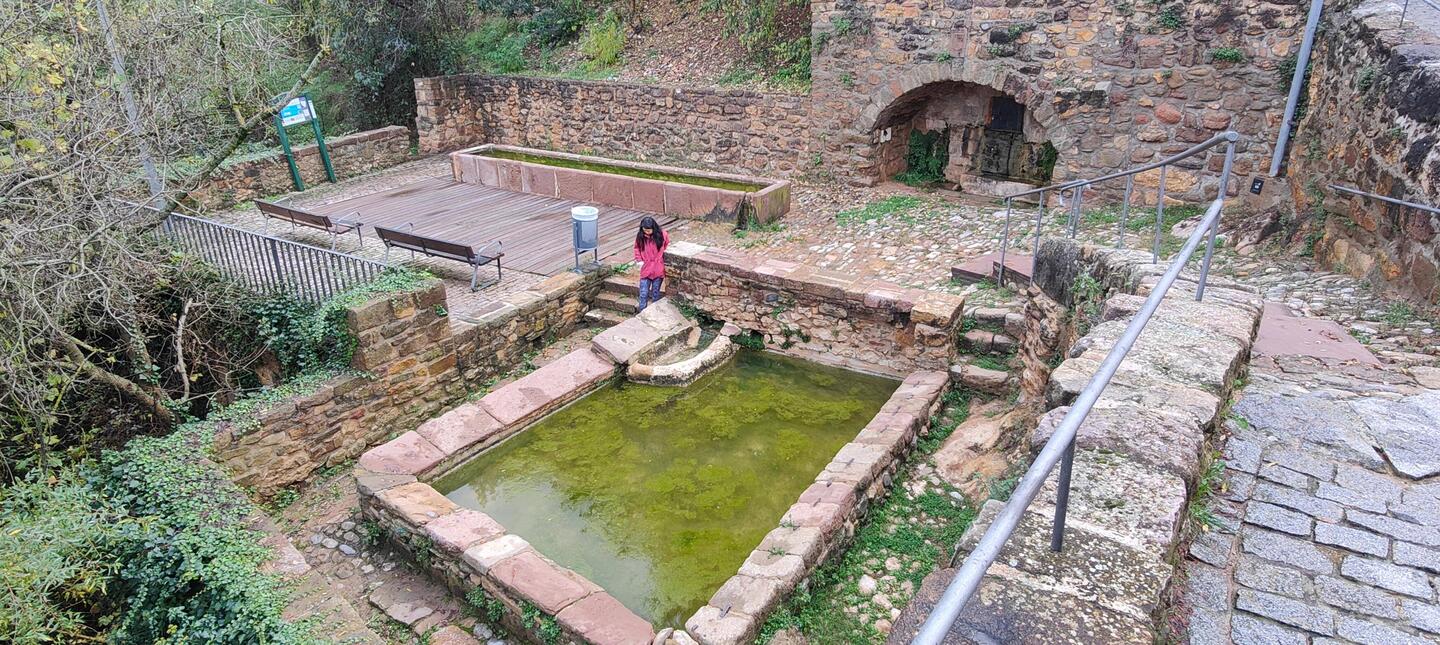 La Font Vella with basins to wash clothes.