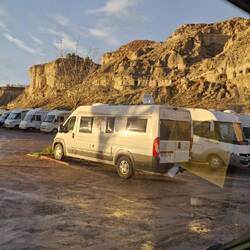 Die Sonne ärgert uns zum Abschied des Tages nochmal