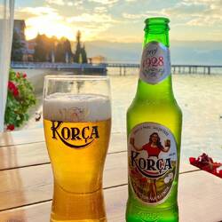 Abendstimmung mit lokalem Bier