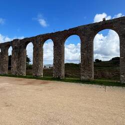 The aqueduct supplied water to the cities fountains
