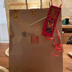 I love the attention to detail the French pay when wrapping your purchase