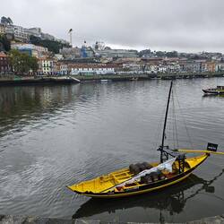 Bootje voor vervoer van vaten port.