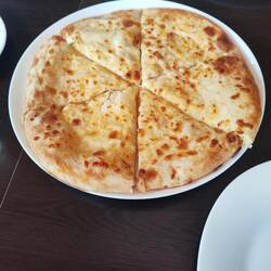 Mittagessen: Khachapuri, die Georgische Pizza 🤣😇