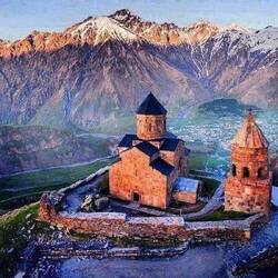 Gergeti Trinity Church bei schönerem Wetter (Internet sei Dank! 🤗)
