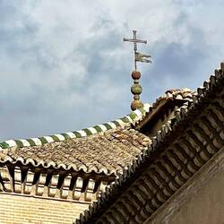 ISLAM trifft CHRISTENTUM: anstelle des Halbmonds steht das Kreuz.