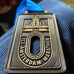 hart er[krampft] kämpft