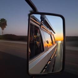 Mit der Sonne im Rücken geht's ins Landesinnere