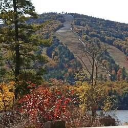 Skigebiet im Herbst