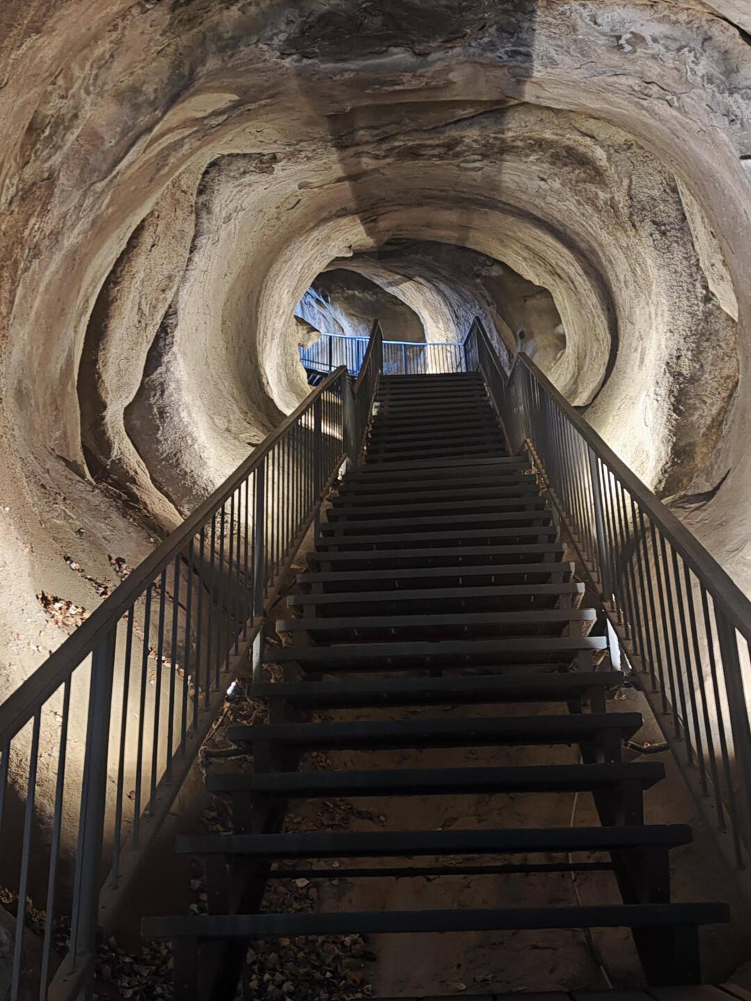 Aufgang zu den Höhlen von Uplistsikhe