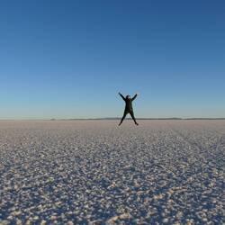 Tanja hebt vor lauter Freude ab