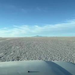 Zum Sonnenuntergang sehen wir zum ersten Mal die unendlichen Weiten der Salar de Uyuni