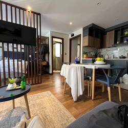 Hier sind wir in einer der bisher modernsten und schönsten Unterkunft