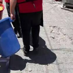 Achtung, wichtiger Pommes-Transport!