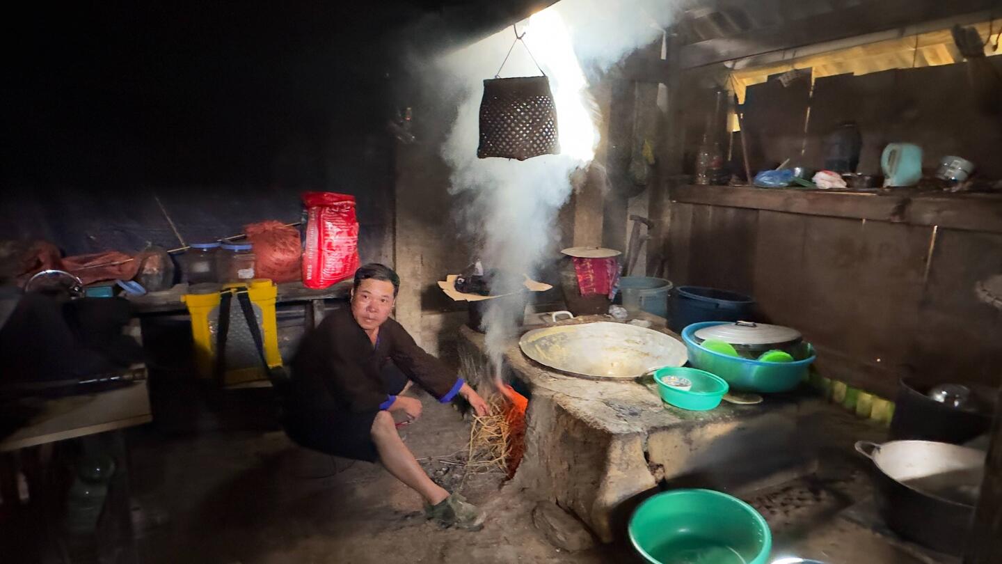 Besuch in einem traditionellen HmongHaus