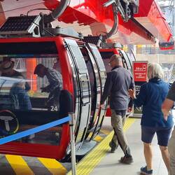 Die Linien sind nach Farben benannt, hier die rote Linie