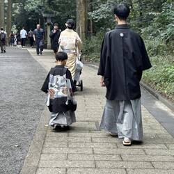 Leaving shrine after Shichi-Go-San. Ritual usually around 15th of November. Odd numbers are lucky.
