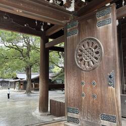 Shrine gate doors
