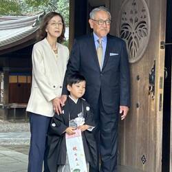 Families take children to shrine, for Shichi-Go-San to dive out evil spirits, wish long healthy life