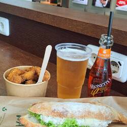 Mittagessen am Flughafen