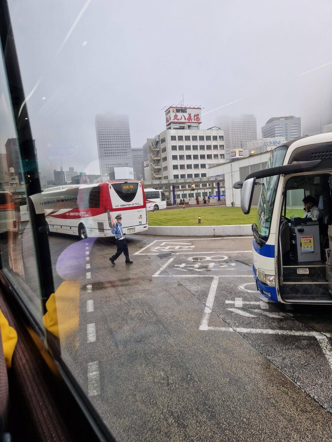 Abfahrt vom Busterminal in Shinjuku