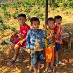 Oje, da hat einer aber eine dicke Backe. Hab's mir kurz angeschaut, caries a gogo, so schade...