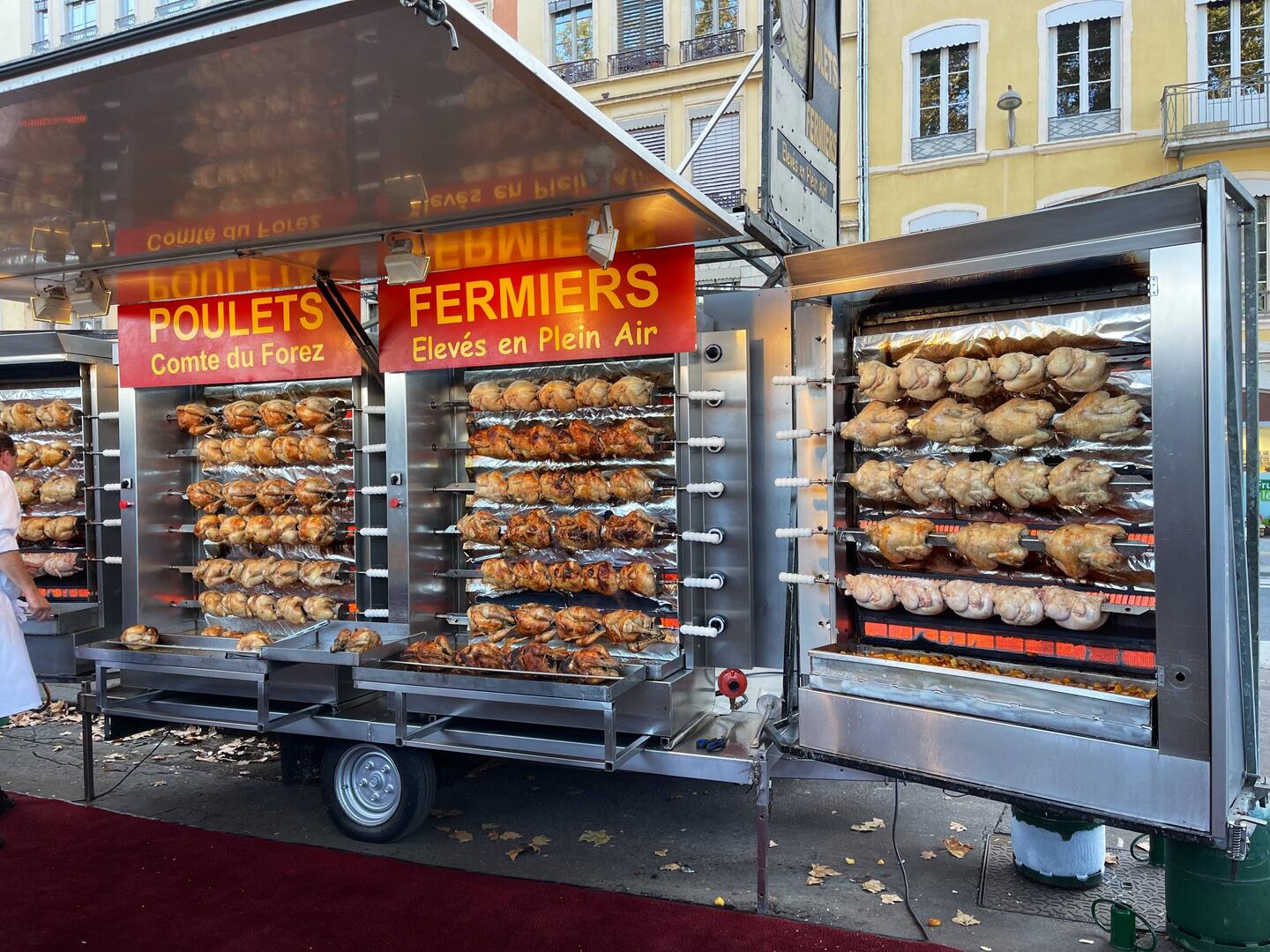 Sonntäglicher Lebensmittelmarkt entlang der Saône