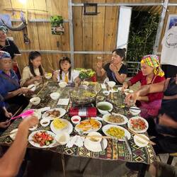 Rechts Sin, unser Gastgeber