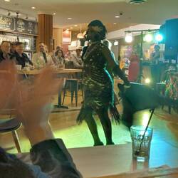 Drag Queen Sing Battle