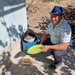 Fischfritierer, Aşık? , der eigentlich Bäcker ist, am Werk