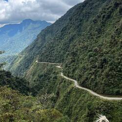 Die Strecke ist für Fahrradfahrer gut befahrbar, als Hauptverkehrsstraße für Autos kaum vorstellbar