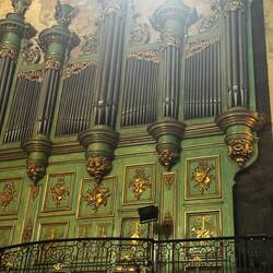 Throwback to Aix, stereo pipe organs!