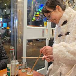 White Wine (Anis-Reis Schnaps) mit Bier.