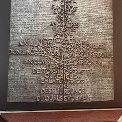 Das Vater unser auf Catalan auf der Tür