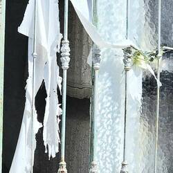 Und bei naherem Hinsehen kann man die Särge segen