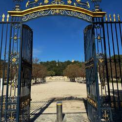 Main gate to le Jardin de la Fontaine