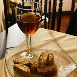 Vino Santo con Cantucci