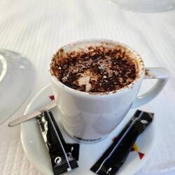 Cappuccino met heul veul cacao.