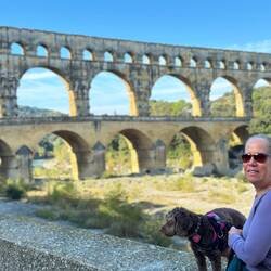 The girls from the bottom of Pont