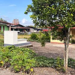 besonders interessant ist es, dass es hier vor den Häusern Gräber gibt. Friedhöfe habe ich auch nich